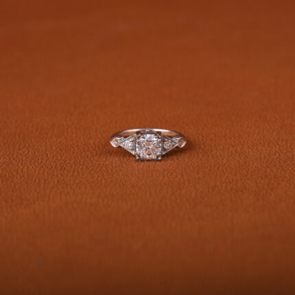 Round Cut Diamond Ring