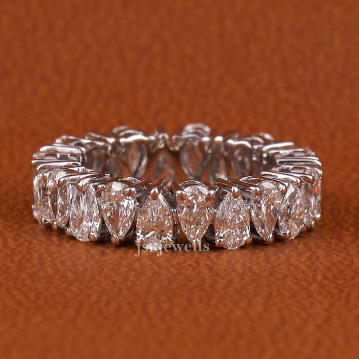 pear shaped diamond ring