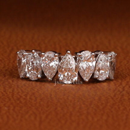 pear shaped diamond ring