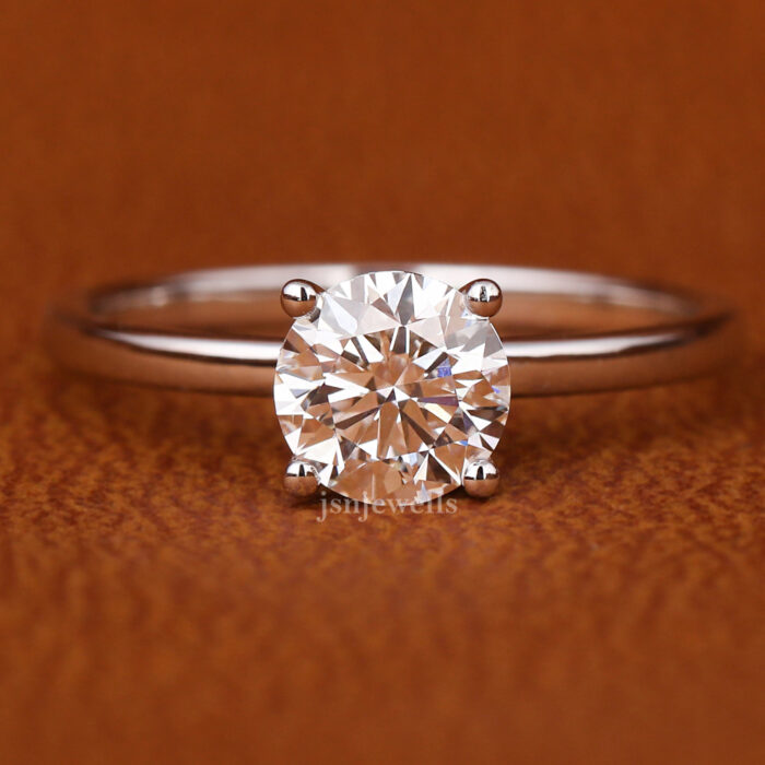 round solitaire engagement ring​