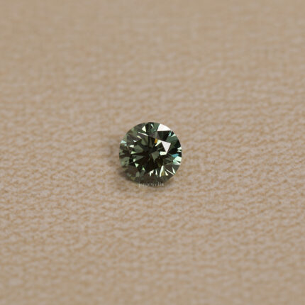 Round cut diamond